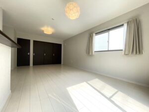 八幡西区西王子町 中古戸建 クローゼットを備えた洋室