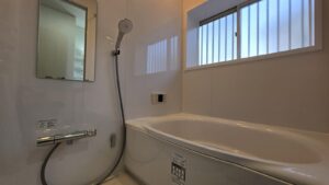 千代2丁目 中古戸建 窓のある浴室