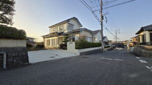 千代2丁目 中古戸建 前面道路から見た外観全景